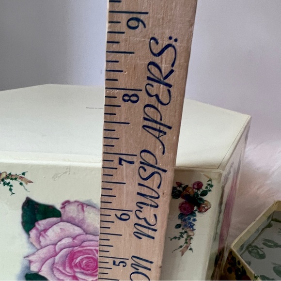 Vintage Box Floral Roses Hexagonal with Lid - Picture 8 of 8
